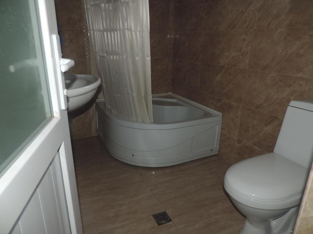 Tinikos Guest House Telavi Kültér fotó