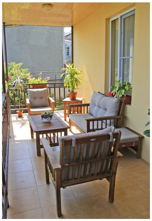 Tinikos Guest House Telavi Kültér fotó