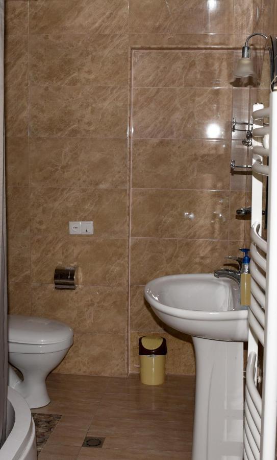 Tinikos Guest House Telavi Kültér fotó