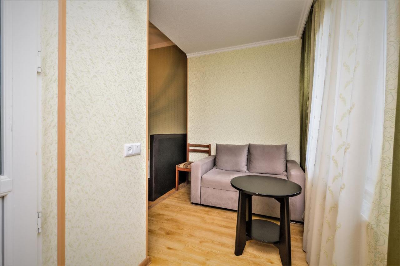 Tinikos Guest House Telavi Kültér fotó