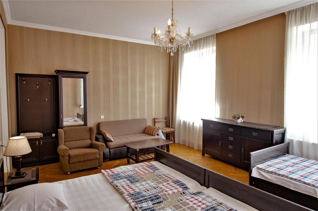 Tinikos Guest House Telavi Kültér fotó