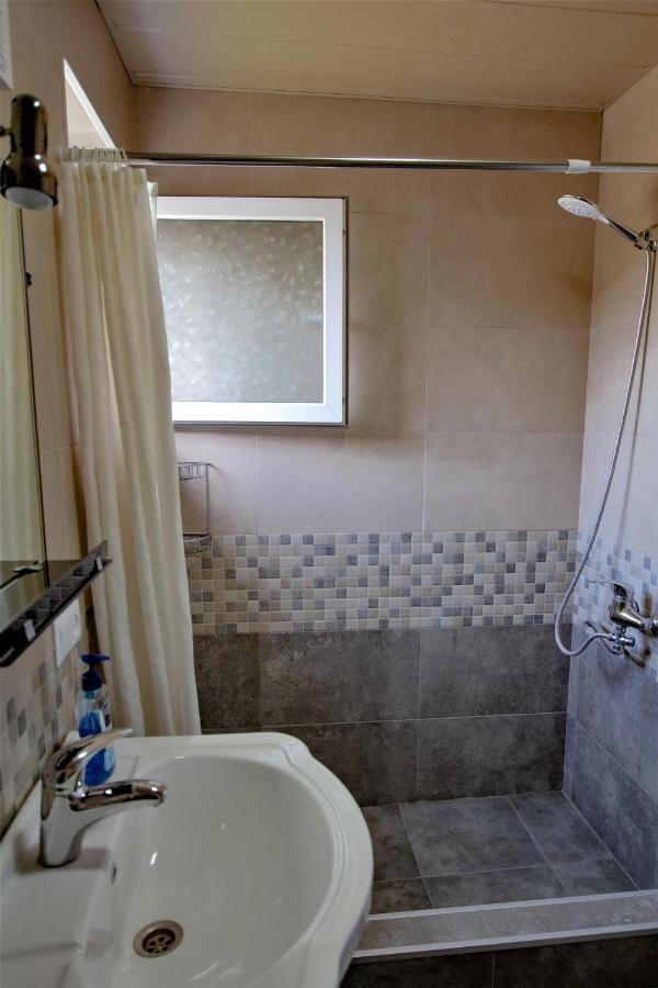 Tinikos Guest House Telavi Kültér fotó
