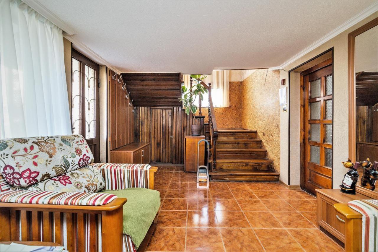 Tinikos Guest House Telavi Kültér fotó