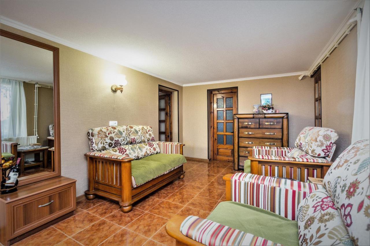 Tinikos Guest House Telavi Kültér fotó